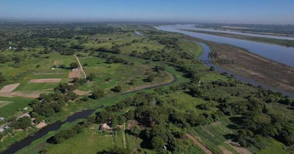 La Nación / Una comunidad que vive como el río que pasa