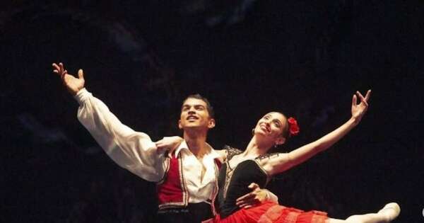 La Nación / Bailarín paraguayo se destaca como solista en el teatro Colón de Argentina
