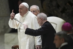 Acoso escolar prepara a los estudiantes para la guerra, no la paz, advierte el Papa - 1000 Noticias