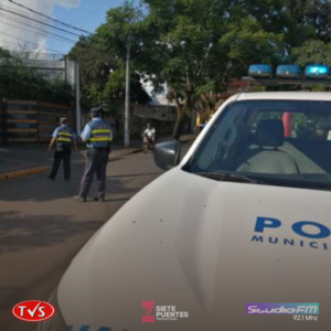 Denuncia ciudadana: joven estudiante es víctima de presunto cobro irregular por agentes de tránsito en Encarnación - TVS
