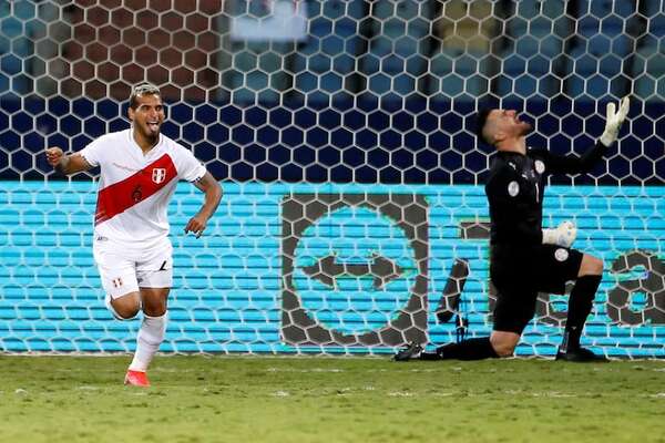 El lateral Miguel Trauco llega desde Brasil a Perú para fichar con Alianza Lima - Fútbol Internacional - ABC Color