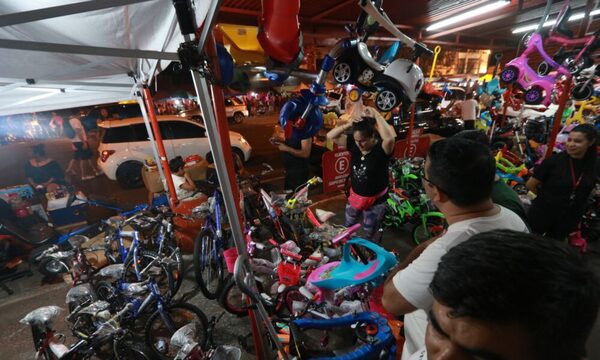(GALERIA). Otutuma “Los Reyes” en busca del anhelado juguetito