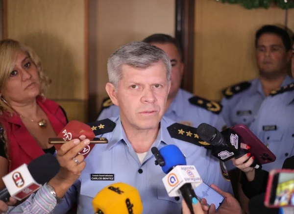 Inoportuno viaje de policía, con clan, genera dudas - Noticiero Paraguay