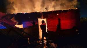 Otro incendio por celos: hombre quemó la casa de su pareja - Noticiero Paraguay