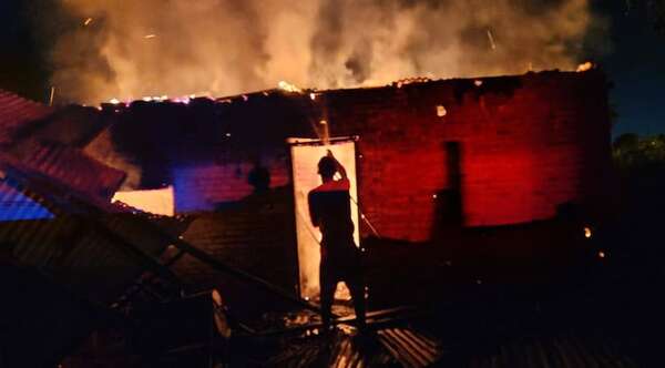 Otro incendio por celos: hombre quemó la casa de su pareja - Noticiero Paraguay