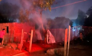 Incendio consume vivienda en el barrio 23 de Octubre 
