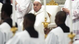 Papa pide acabar con cualquier forma de marginación o rechazo en la misa de Reyes Magos