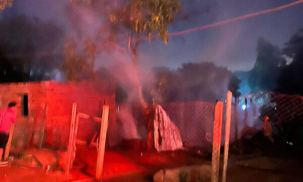 Incendio consume por completo vivienda