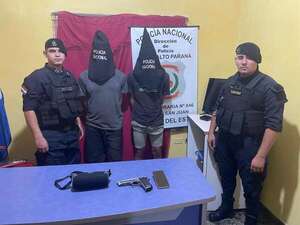 Aprehenden a dos jóvenes tras asaltar con réplica de pistola - ABC en el Este - ABC Color