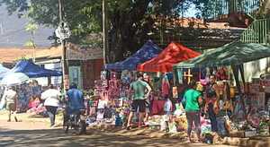 Vendedores de juguetes copan las calles por el Día de los Reyes - La Clave
