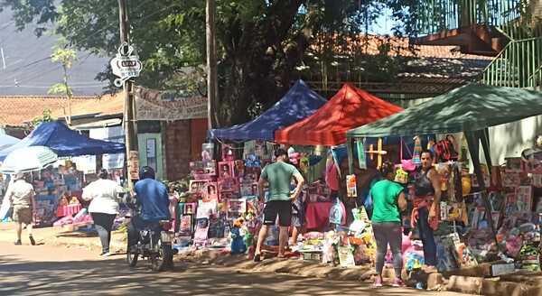 Vendedores de juguetes copan las calles por el Día de los Reyes - La Clave