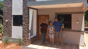 (VIDEO) ¡Pelotero del Ciclón le cumplió el sueño a sus papis de la casa propia!