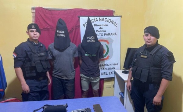 Detenidos infraganti tras asaltar con réplica de arma de fuego