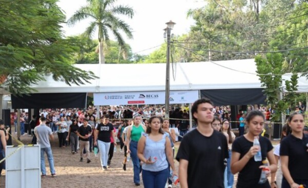 Más de 18.000 jóvenes postulan al Programa Nacional de Becas 2025