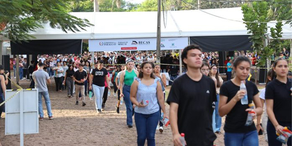 RÉCORD HISTÓRICO: MÁS DE 18.000 JÓVENES POSTULAN AL PROGRAMA NACIONAL DE BECAS 2025 - Itapúa Noticias