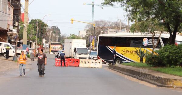 La Nación / Bloquean nuevamente la avenida Eusebio Ayala por obras de desagüe pluvial