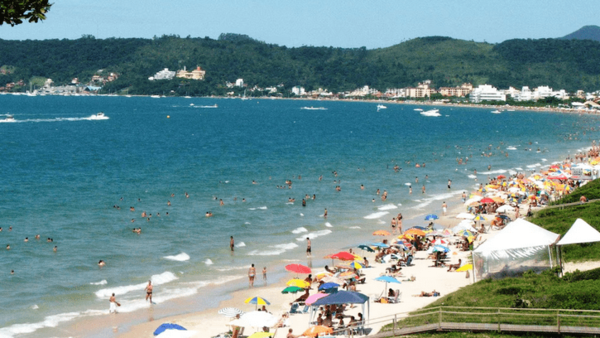 Brote de gastroenteritis afecta playas del sur de Brasil: cómo evitar contagios y cuándo buscar atención