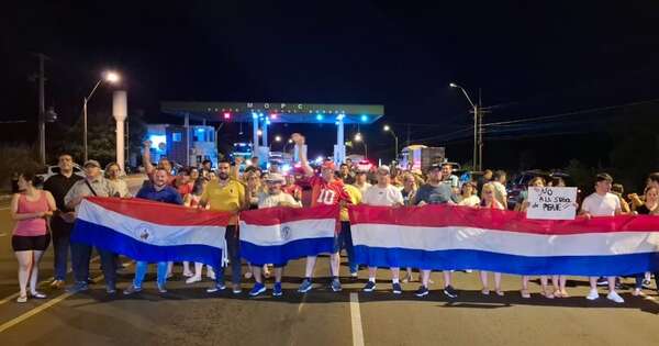 La Nación / Manifestaciones en Carmen del Paraná y Coronel Bogado por aumento del peaje