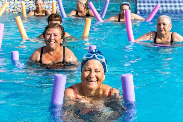 Por qué la hidrogimnasia es tan recomendable para adultos mayores - Estilo de vida - ABC Color