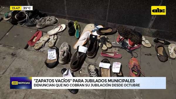 Zapatos vacíos: la protesta de jubilados municipales que siguen sin cobrar - ABC Noticias - ABC Color