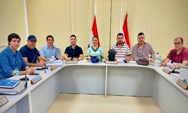 Regalo de Reyes: Concejales de Coronel Oviedo se aumentaron dieta a G. 16.000.000 – Prensa 5