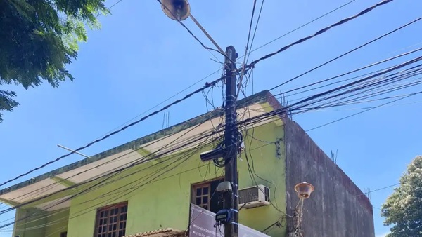 Ciudad del Este: Electricista falleció tras Caer de poste de la ANDE