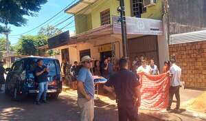 Electricista fallece tras caer de una columna de la ANDE - ABC en el Este - ABC Color