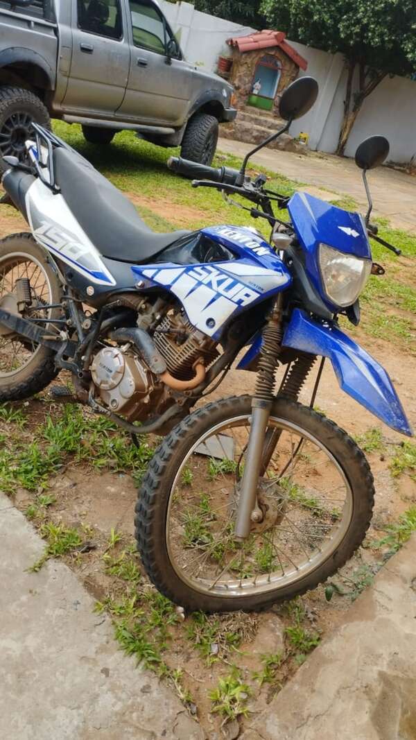 Motociclista reclama justicia tras ser embestido por un automóvil en Luque - Policiales - ABC Color
