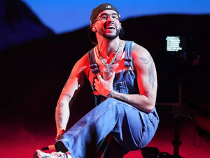 Bad Bunny Revive Puerto Rico en "Debí Tirar Más Fotos"