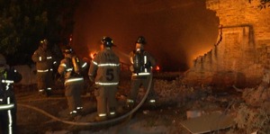 Fuego consume por completo un depósito de carpintería en Lambaré - Unicanal