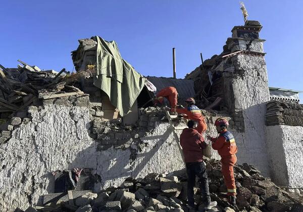 Al menos 95 muertos tras un fuerte terremoto en el Tíbet - 1000 Noticias