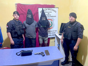 Atrapan a dos motochorros que acababan de asaltar a una joven frente a una pizzería - La Clave
