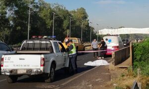 Accidente en la Autopista Ñu Guasú: joven motociclista circulaba a alta velocidad sobre la banquina