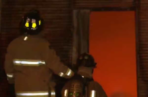Incendio consumió depósito de carpintería en Lambaré