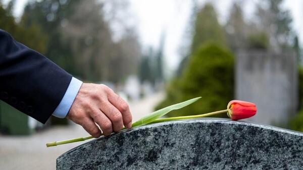 Jubilado no pudo retirar el cuerpo de su esposa por falta de dinero - Portal Digital Cáritas Universidad Católica