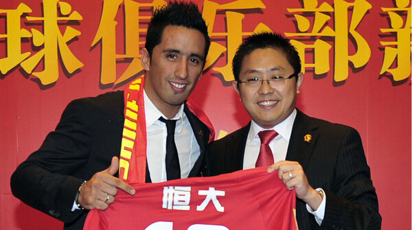Versus / Exequipo de Lucas Barrios en China queda fuera del fútbol profesional