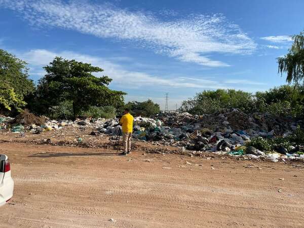 Pobladores piden intervención en vertedero clandestino ubicado a pasos de la Costanera - Nacionales - ABC Color