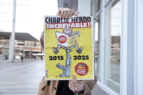 Diez años después de atentado, “Charlie Hebdo sigue ahí”, afirma la revista en número especial - Mundo - ABC Color