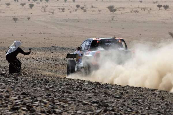 Saood Variawa gana la etapa y Henk Lategan se mantiene líder con Al-Attiyah segundo - Automovilismo - ABC Color