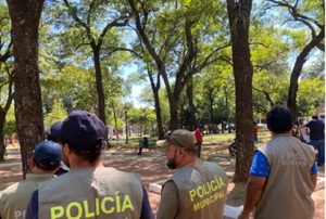Municipalidad despeja plaza Uruguaya tras ocupación indígena