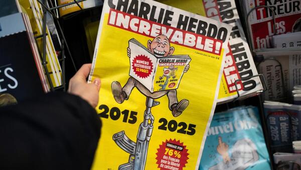 "10 años después, Charlie Hebdo sigue ahí", afirma la revista en su número especial