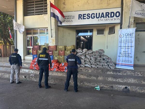 Incautación de productos frutihortícolas en Encarnación y Obligado por contrabando