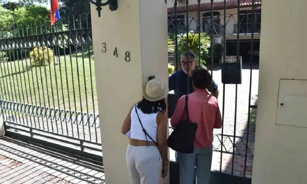 Venezolanos exigen atención a embajada en Paraguay tras cierre por conflicto diplomático – Prensa 5