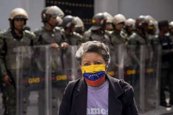 Situación en Venezuela es un espejo de lo que ocurrió en Paraguay, afirma analista - Política - ABC Color