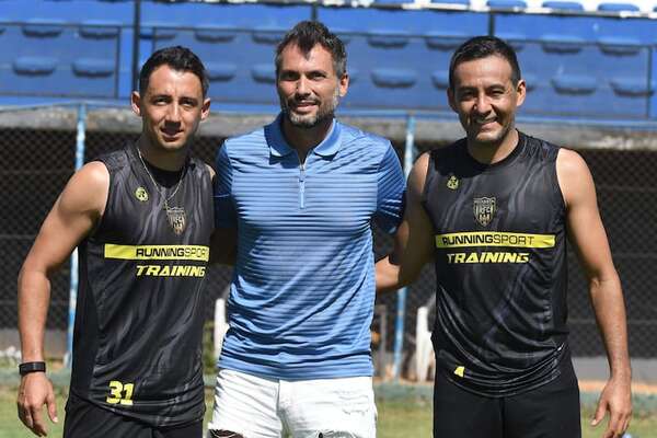 Recoleta FC: Experiencia y jerarquía en sector defensivo - Fútbol - ABC Color