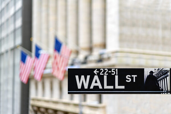 Wall Street: Acciones caen mientras los rendimientos de los bonos suben por las menores apuestas de la Fed - MarketData