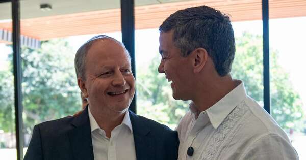 La Nación / Peña felicita a su ministro de Economía y dice que aún falta mucho por hacer