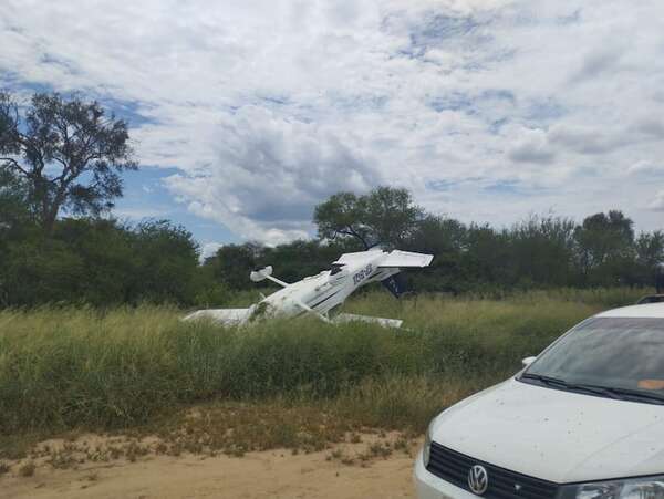 Accidente aéreo en Loma Plata: una aeronave sufrió capotaje durante su aterrizaje - Noticias del Chaco - ABC Color