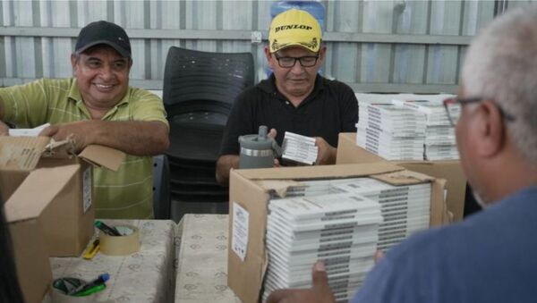 MEC prosigue con la recepción y control de útiles para kits escolares