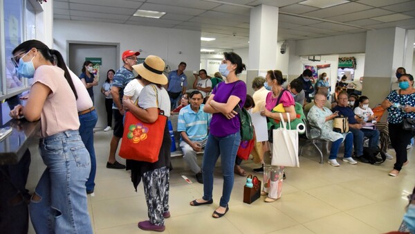 Vinieron del interior y esperaron horas para que IPS informe falta de fármaco